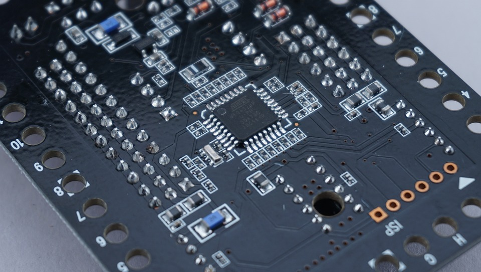 Projeto eletrônico com microcontroladores e IoT